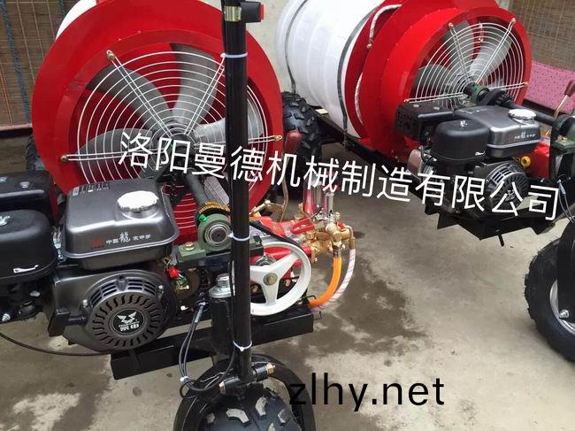 自走(zou)式(shi)風(fēng)(feng)送打藥機